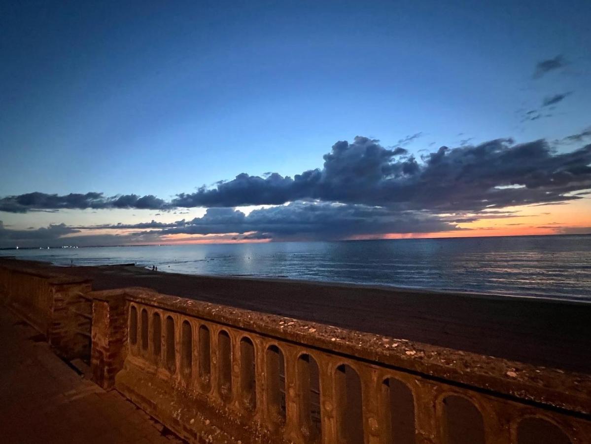 Sur La Plage / Enjoy The Beach Daire Cabourg Dış mekan fotoğraf